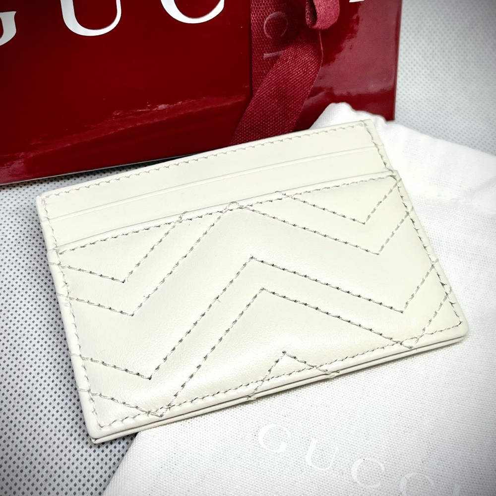 Gucci GG Marmont Card Case - NWT
Box, Bag, Dust Bag, Cards, & Ribbon included - Picture 4 of 15